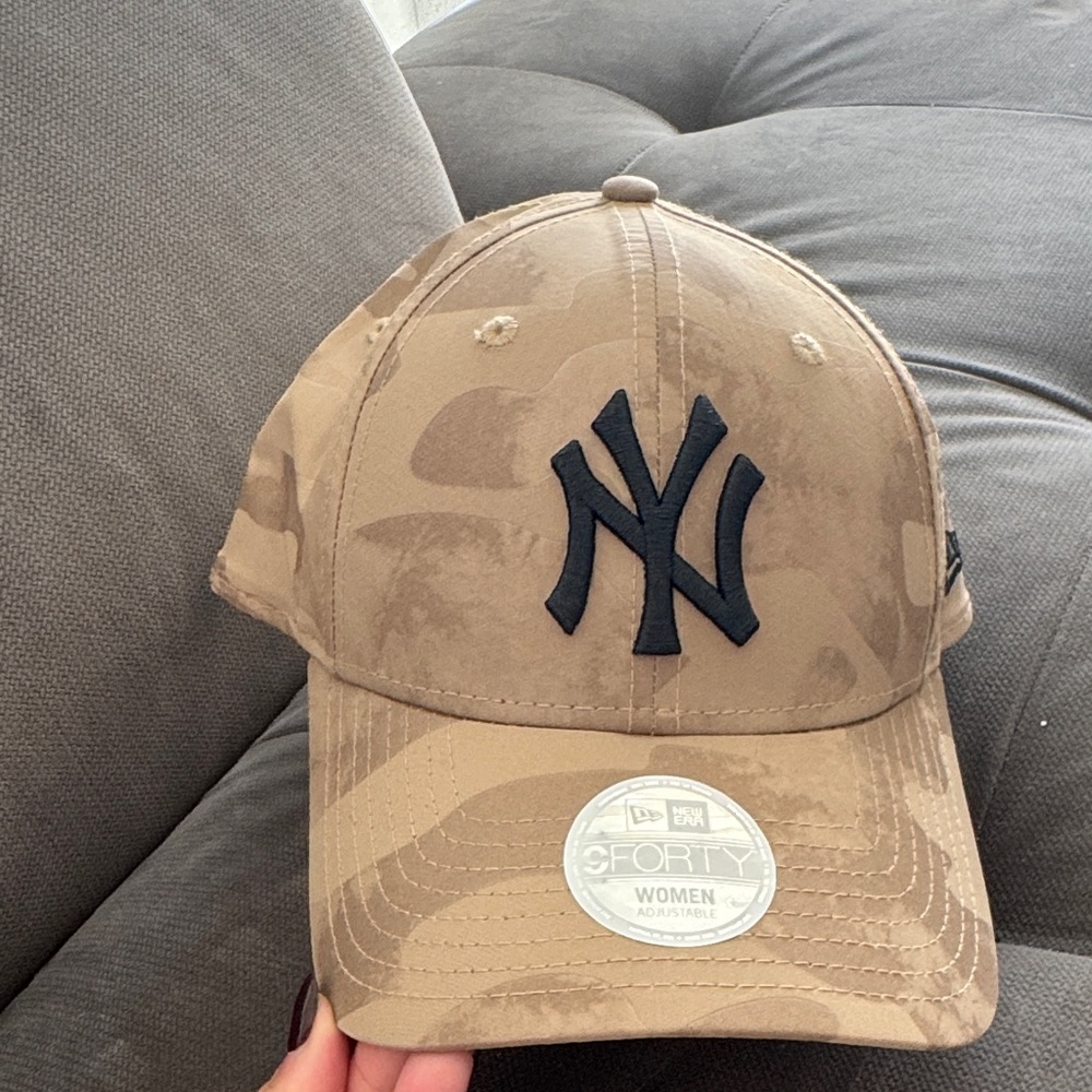 New Era Tan and Black 9FORTY Cap